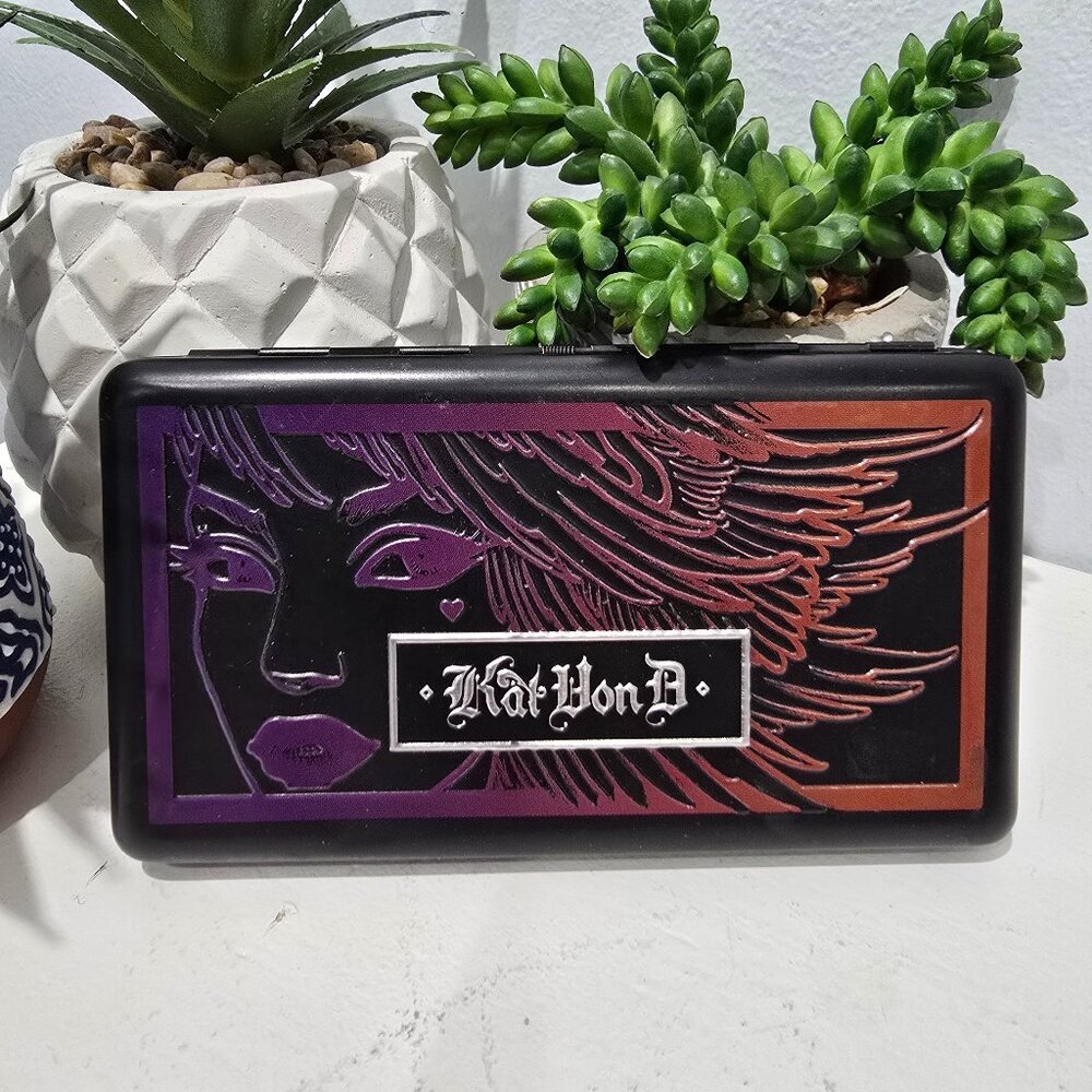 Kat Von D - Ladybird True Romance Eyeshadow Palette​